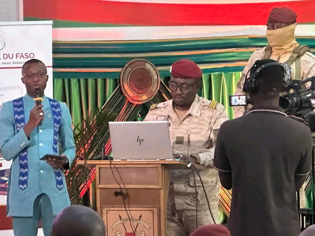 Parole d’un leader : le livre  »Le Capitaine Ibrahim Traoré a dit » présenté au public burkinabè